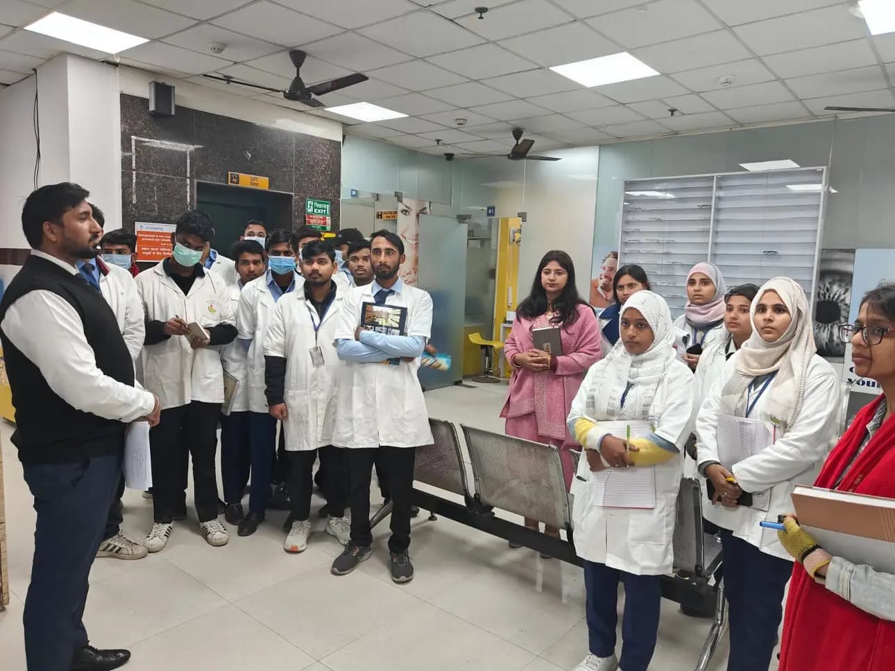 Best pharmacy college students in Greater Noida visit hospital