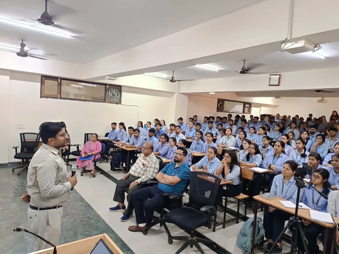 Top pharmacy students gaining hands-on pharmaceutical training at best college