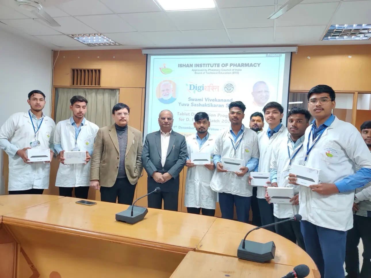 Smart classroom learning at top pharmacy college in Greater Noida