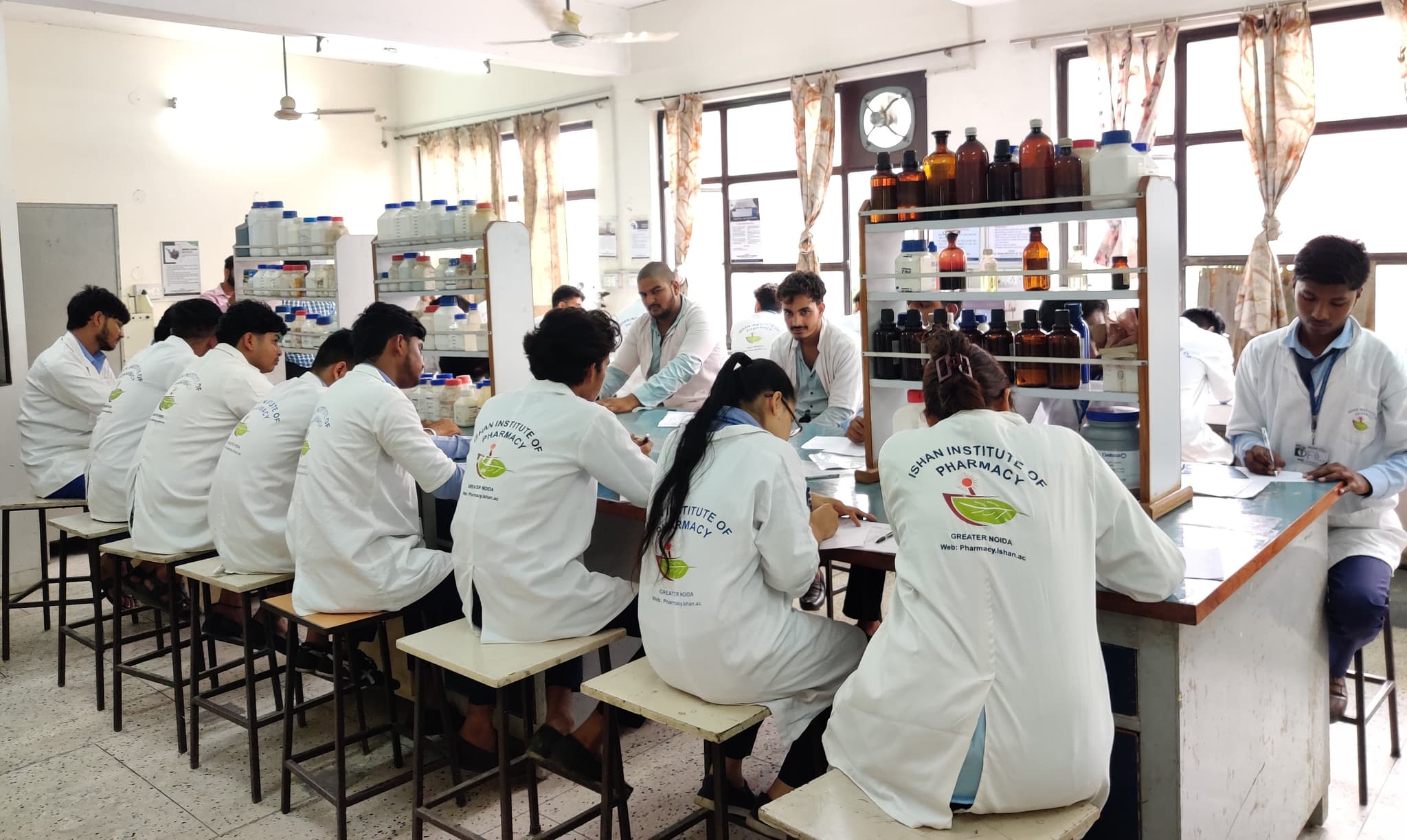 Spectrophotometer and titration setup